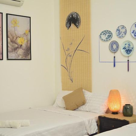 Corner Night Market Homestay Хойан Экстерьер фото