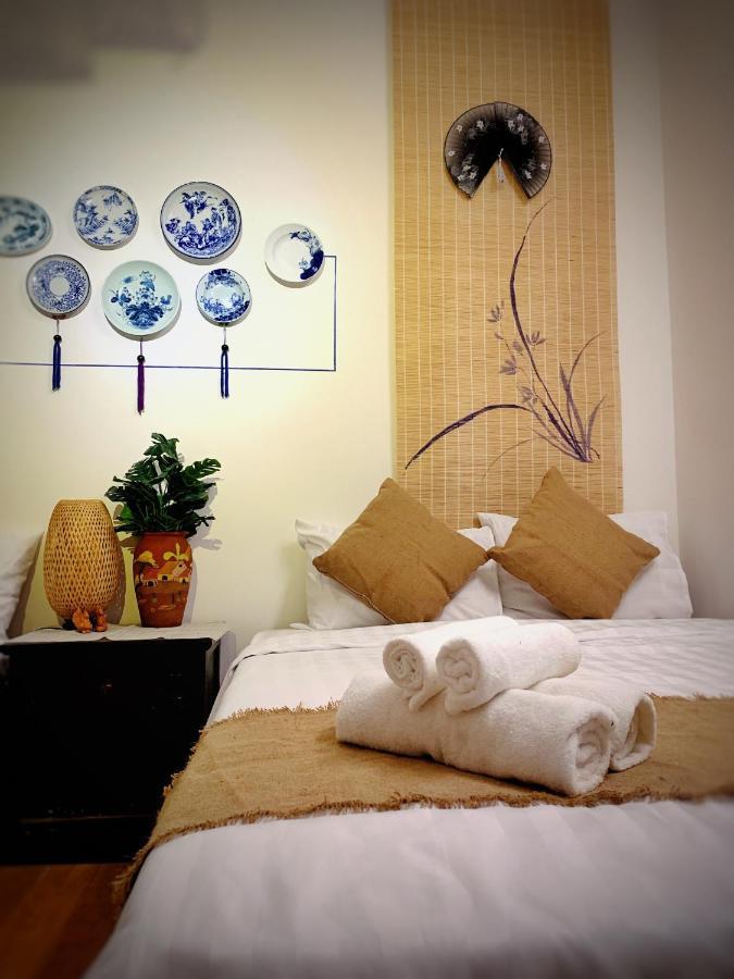Corner Night Market Homestay Хойан Экстерьер фото