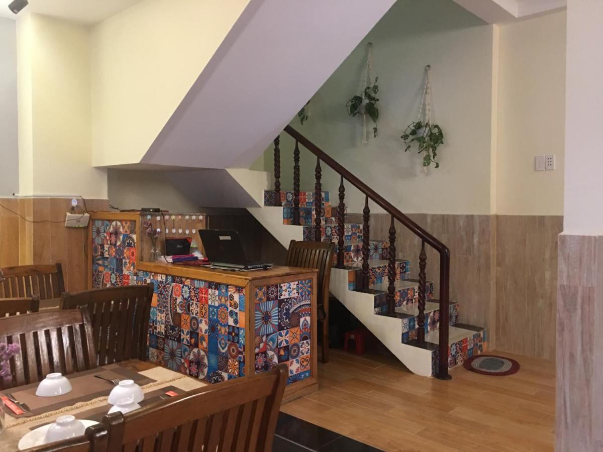 Corner Night Market Homestay Хойан Экстерьер фото