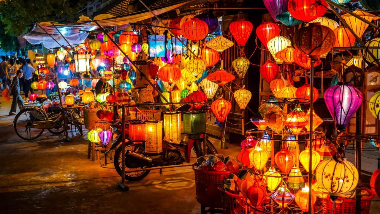 Corner Night Market Homestay Хойан Экстерьер фото