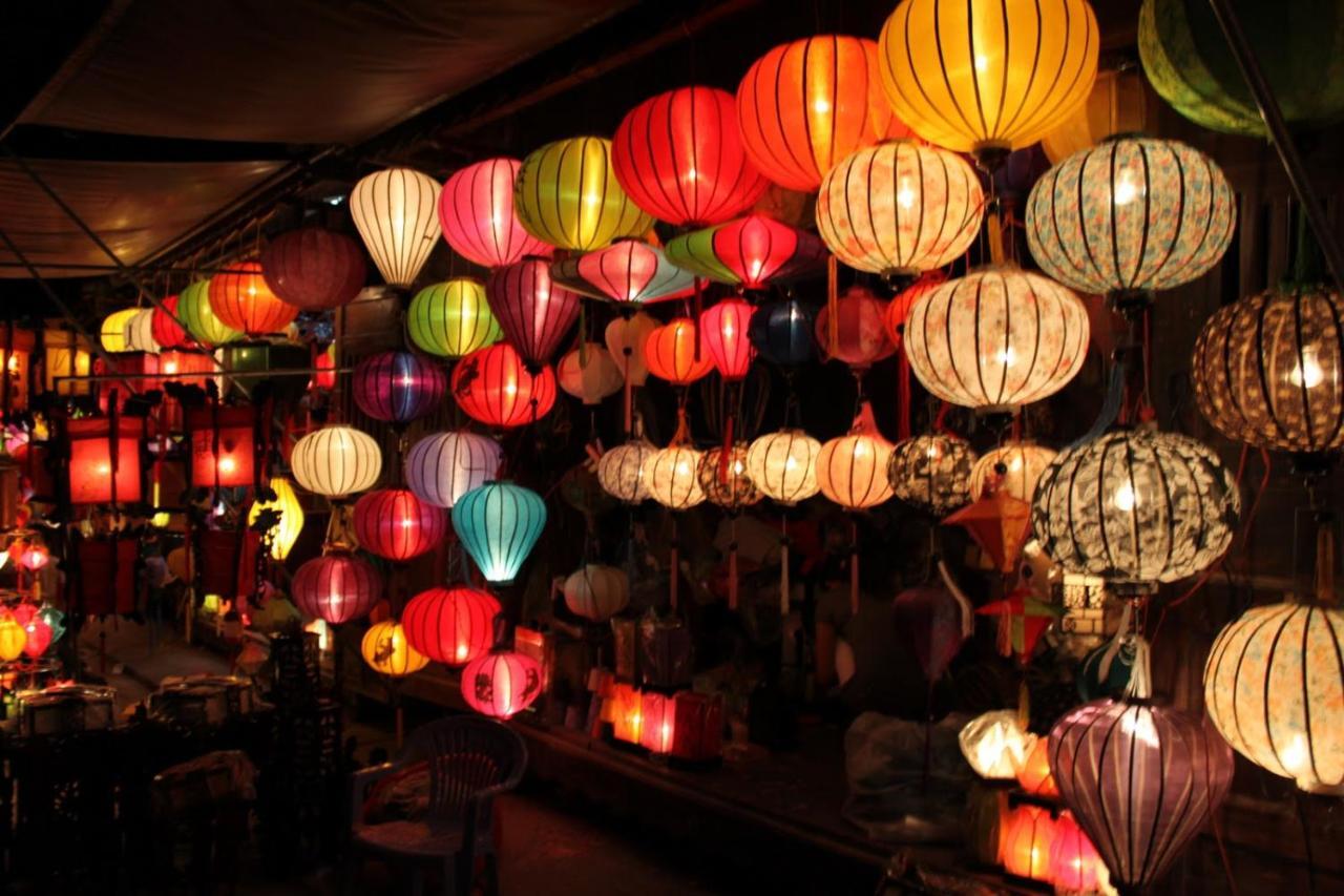 Corner Night Market Homestay Хойан Экстерьер фото